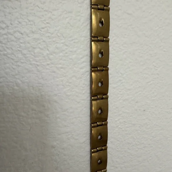 Vintage - Gold metal belt 42 & 1/2 inches long - Picture 4 of 4